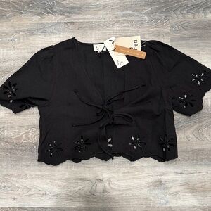 NWT a. ren Women's Black Floral cut out Hem top sz m